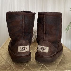 REDUCED! Youth Ugg Australia Classic II boots